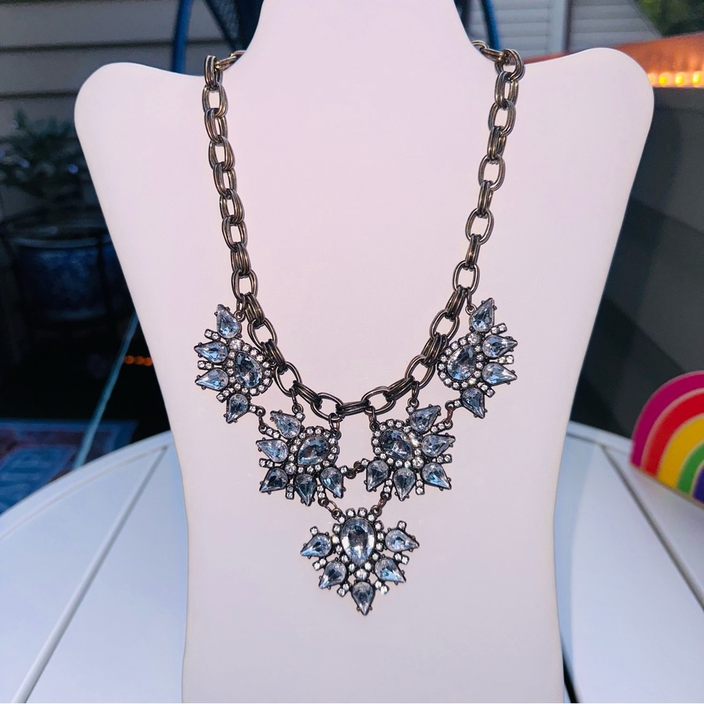 Rhinestone statement necklace - Picture 8 of 11